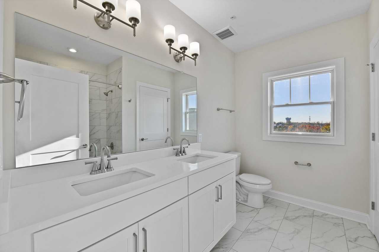 5233 Highpointe Lakes Dr #401 - Photo 7 of 50