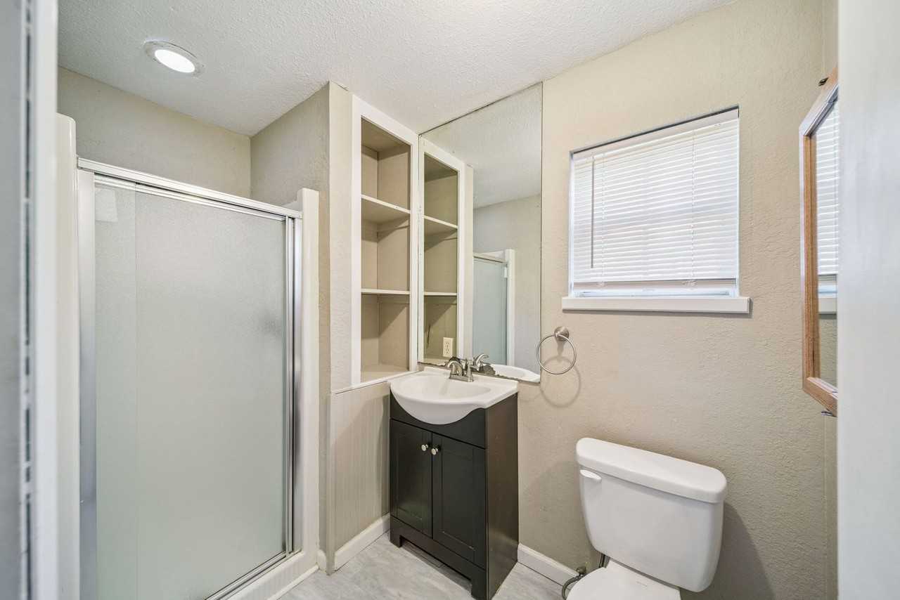 4218 S Rockford Ave #B - Photo 6 of 16