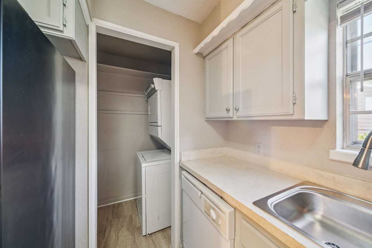 4218 S Rockford Ave #B - Photo 7 of 16