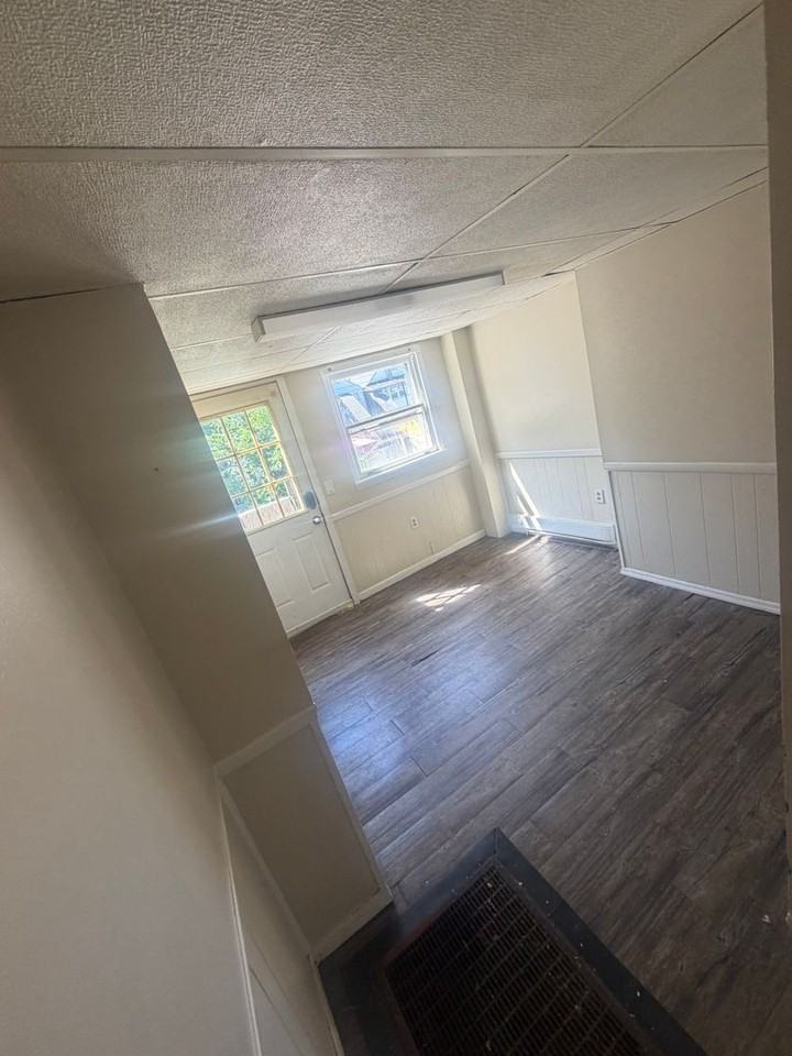 619 4th St - Photo 7 of 10