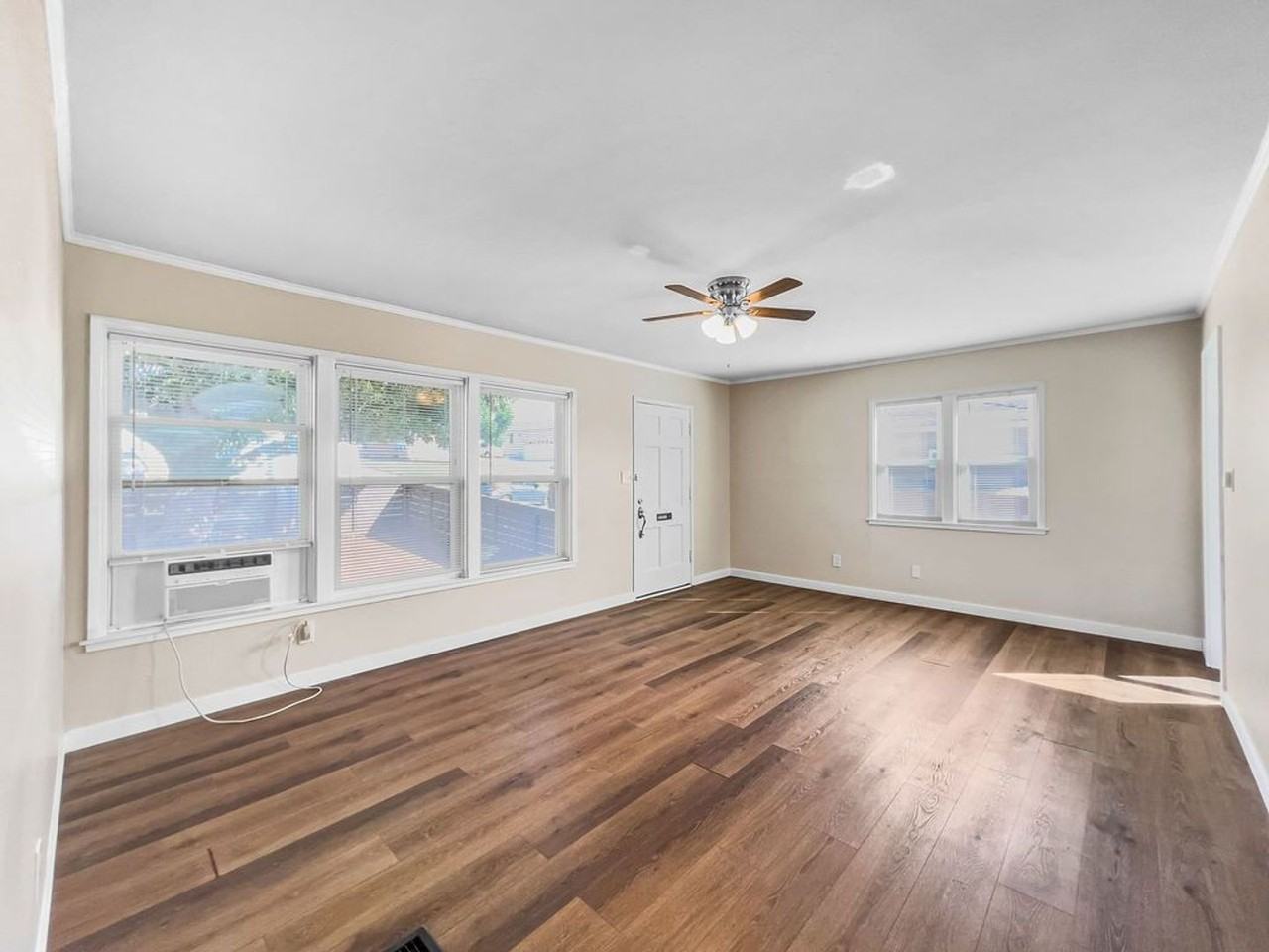 2332 Westwood St - Photo 3 of 17