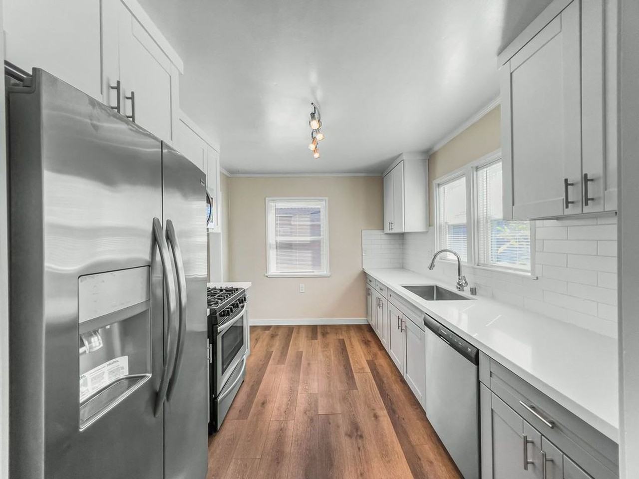 2332 Westwood St - Photo 5 of 17