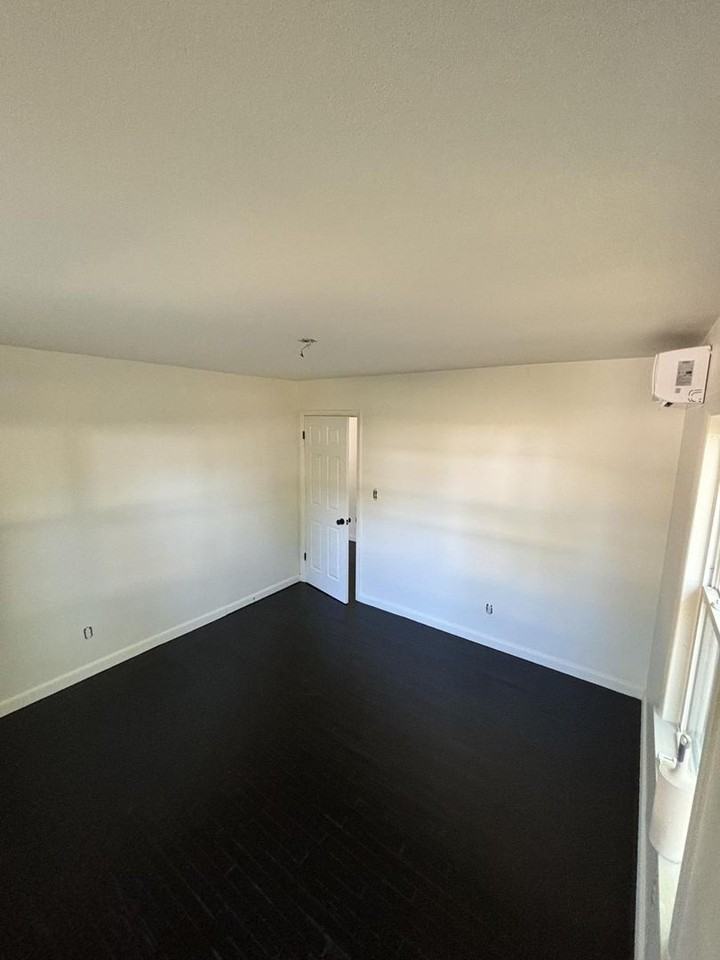 1063 South St - Photo 3 of 6