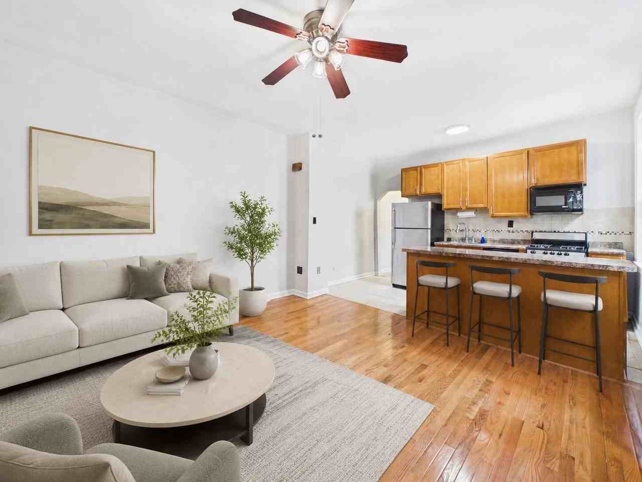 140 N 21st St - Photo 3 of 16