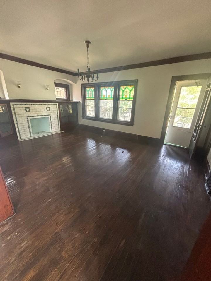 2109 W 11th St - Photo 2 of 7