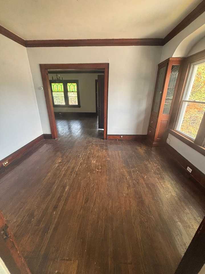 2109 W 11th St - Photo 3 of 7