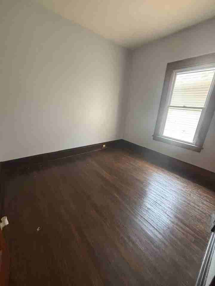 2109 W 11th St - Photo 5 of 7