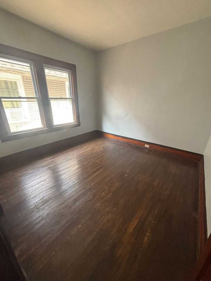 2109 W 11th St - Photo 6 of 7