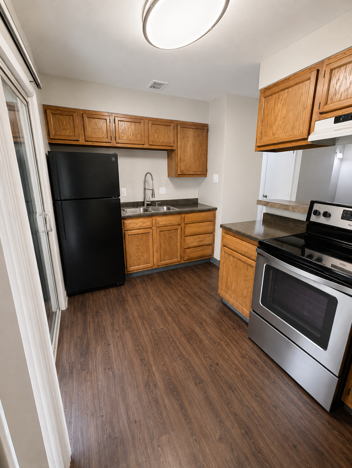 Huge layouts, large yard, new laundry! Oak Grove - Photo 2 of 3