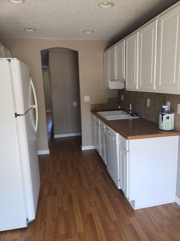 885 Ne Sunset St #32 - Photo 3 of 15