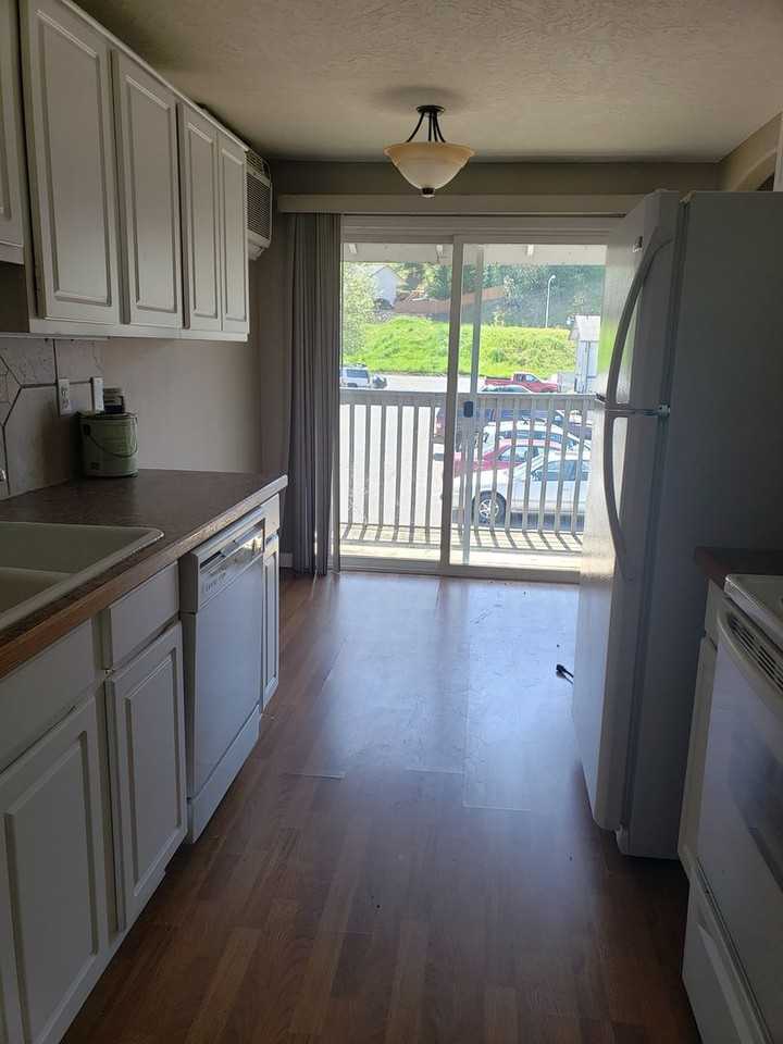 885 Ne Sunset St #32 - Photo 5 of 15