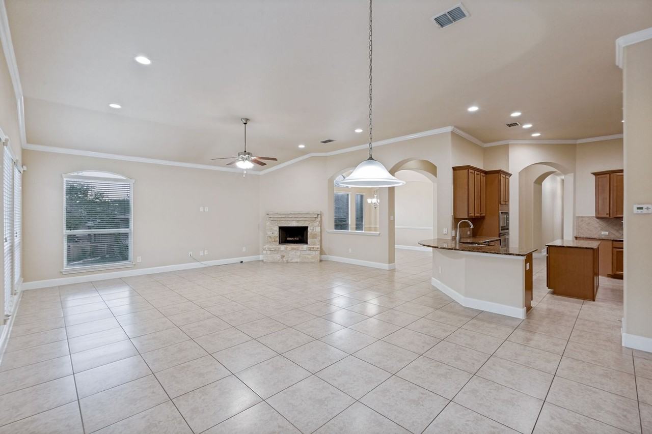 23214 Crest View Way - Photo 4 of 15