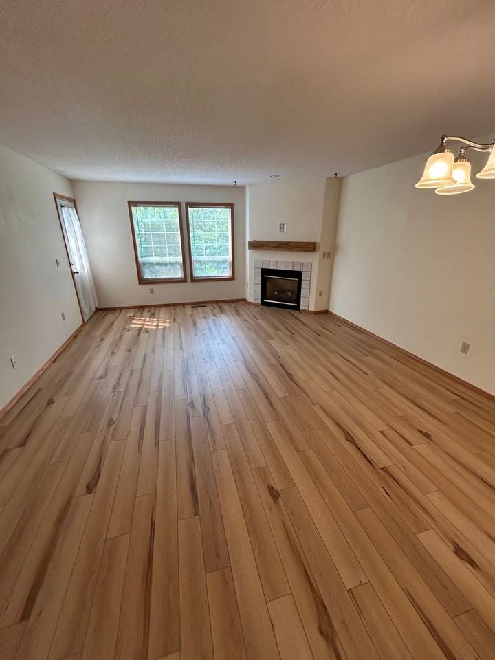 824 Ne Ashby Ct - Photo 2 of 16