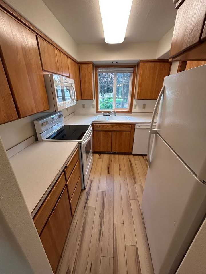 824 Ne Ashby Ct - Photo 4 of 16