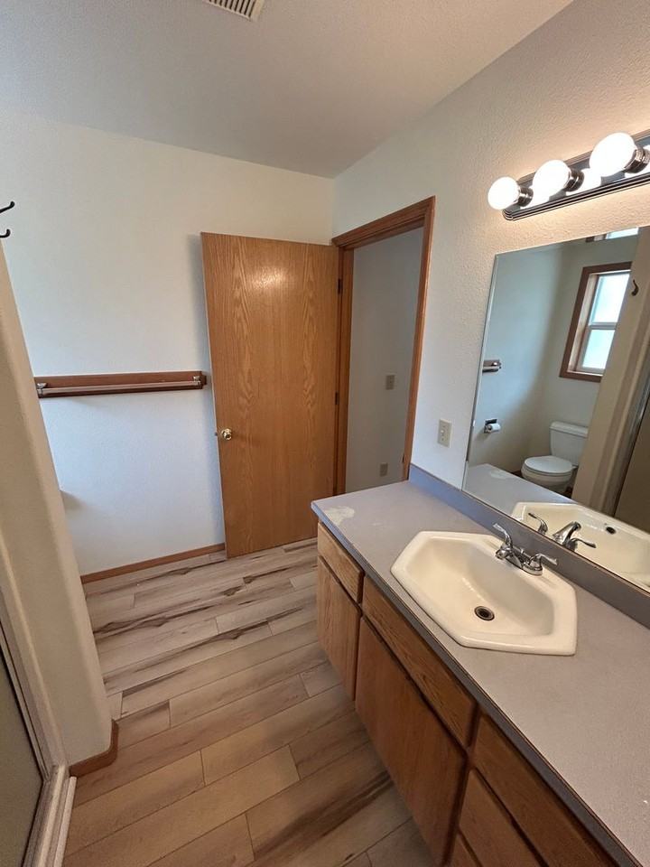 824 Ne Ashby Ct - Photo 6 of 16