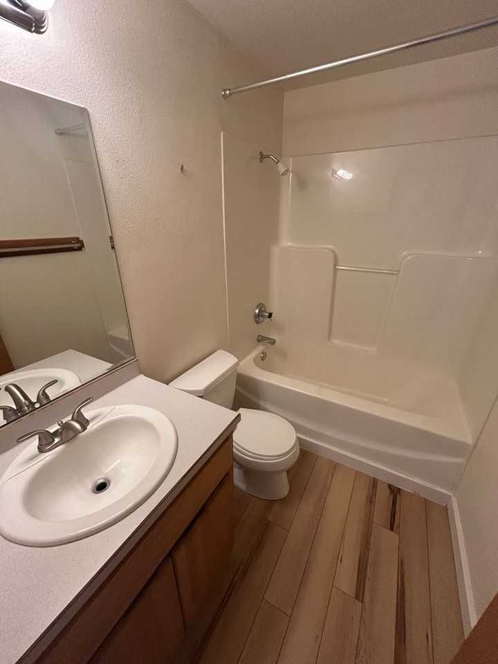 824 Ne Ashby Ct - Photo 7 of 16