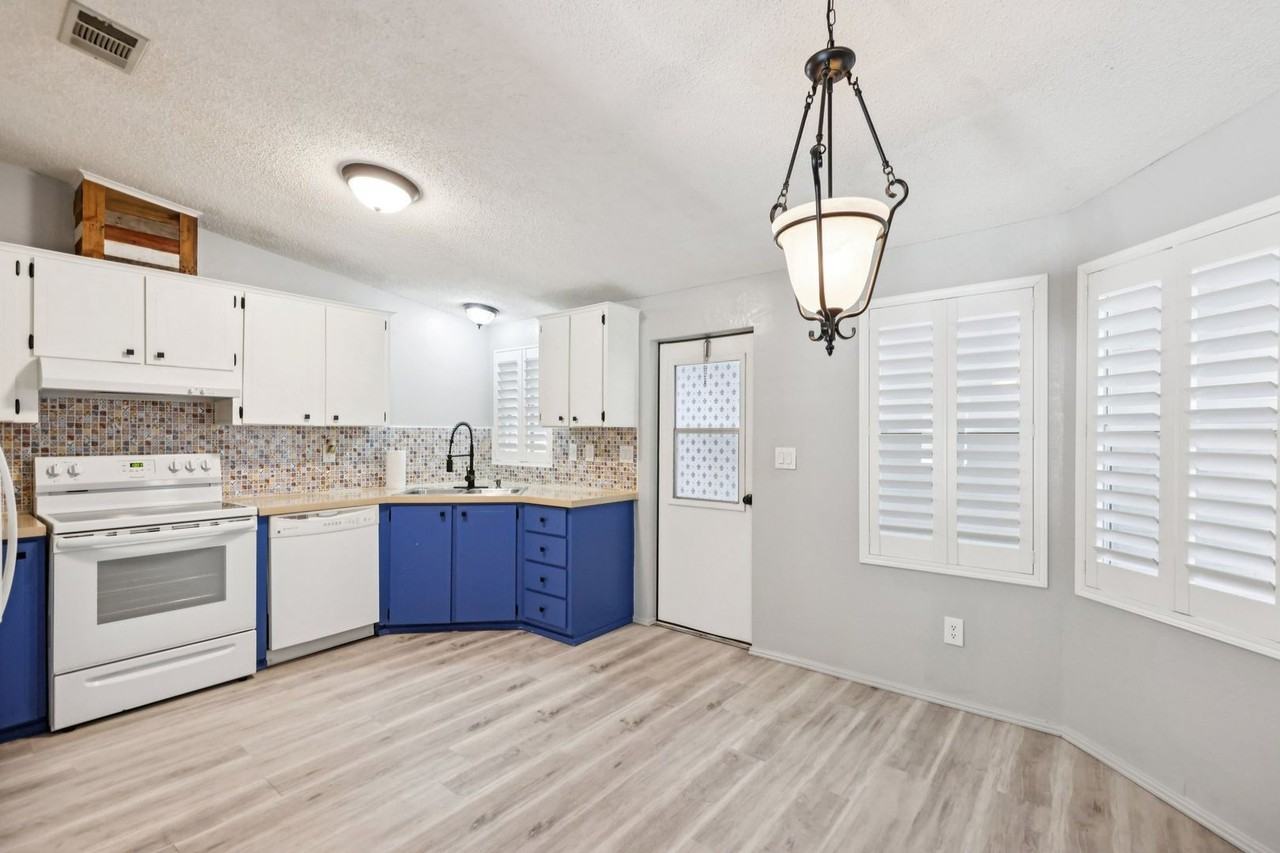 39 39 Maplehurst Avenue  - 39 Maplehurst Avenue - Photo 6 of 21