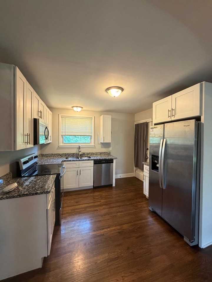 2716 Donna Hill Dr - Photo 2 of 17