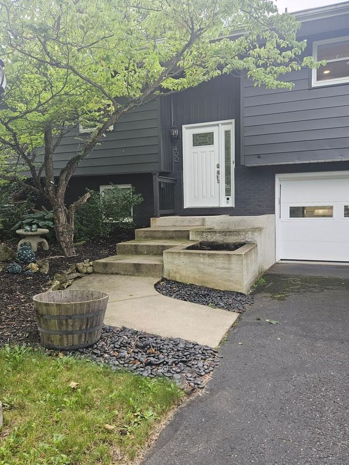 400 Spring Lea Dr - Photo 2 of 19