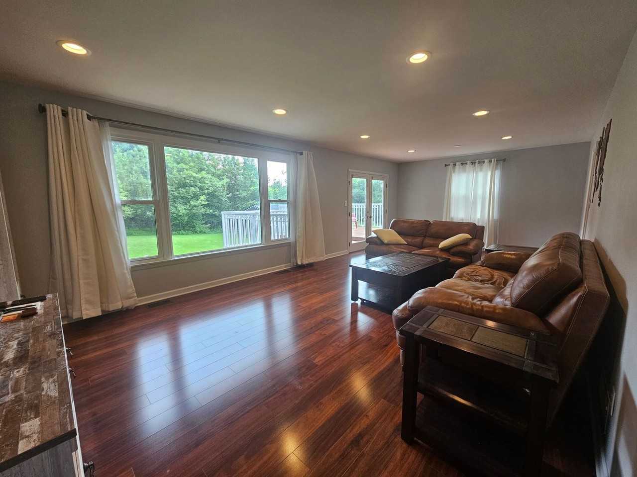 400 Spring Lea Dr - Photo 3 of 19