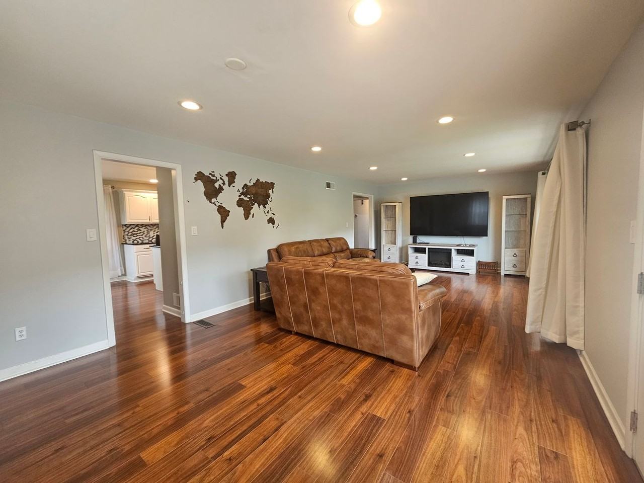 400 Spring Lea Dr - Photo 4 of 19