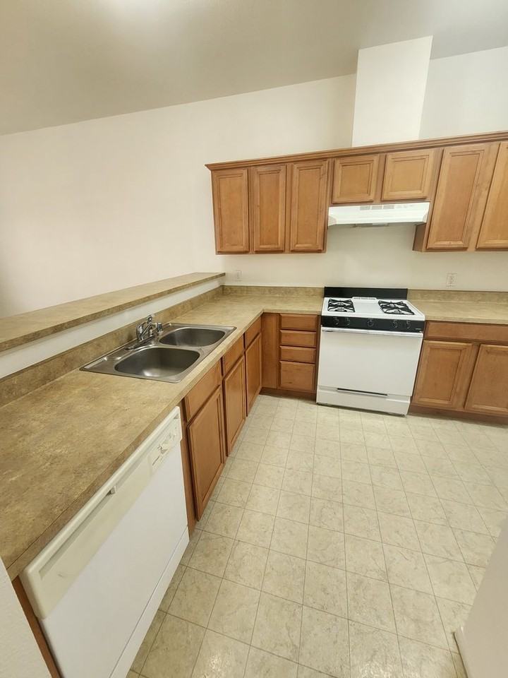200 S 13th St #310 - Photo 5 of 13