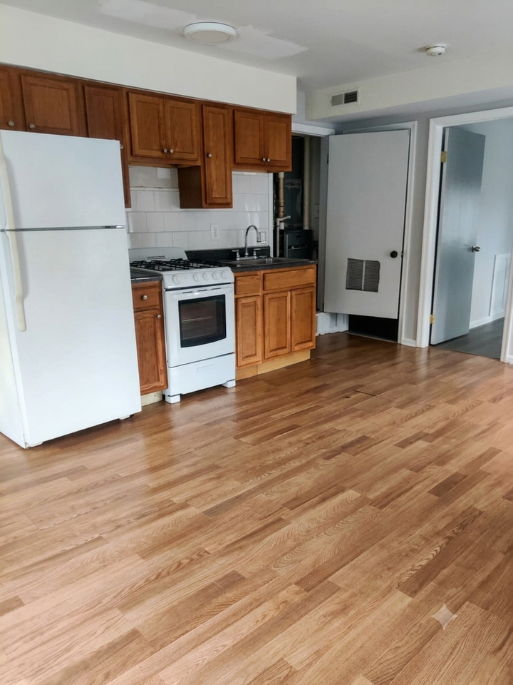 514 W Queen Ln - Photo 2 of 5