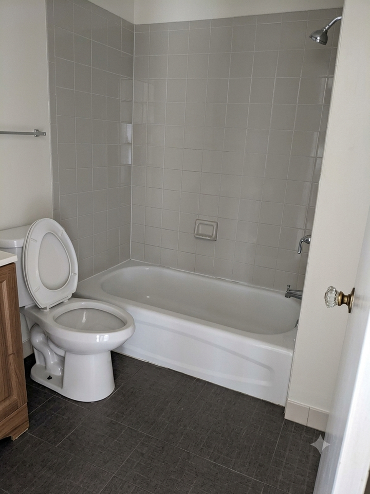 514 W Queen Ln - Photo 4 of 5