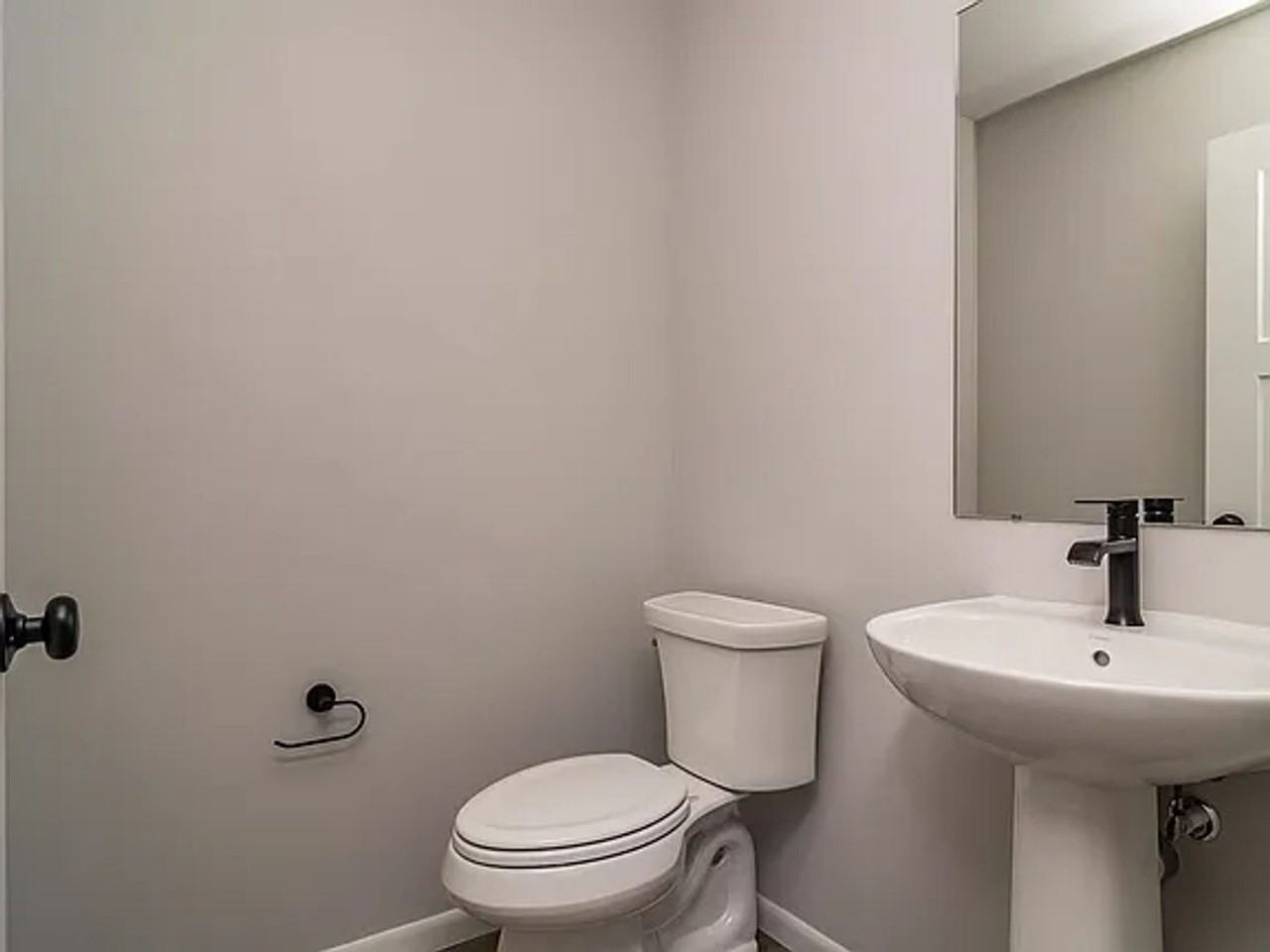 2741 Spark St - Photo 6 of 16