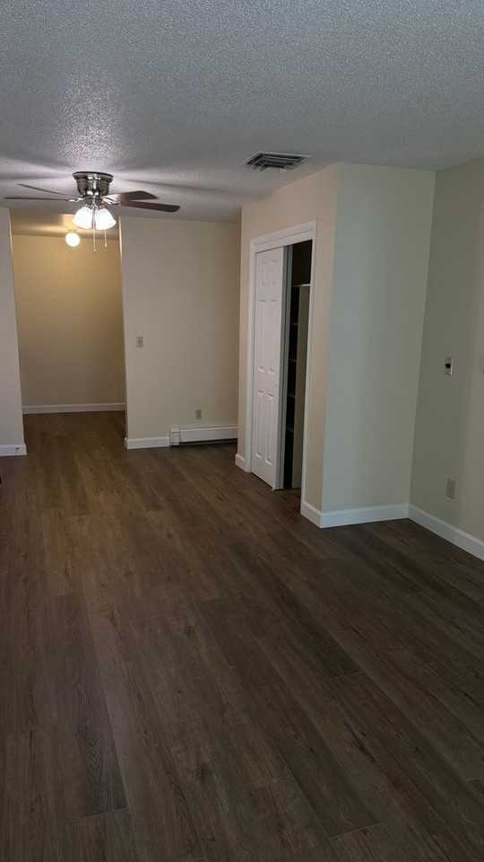 3233 Lakeside Dr - Photo 2 of 12