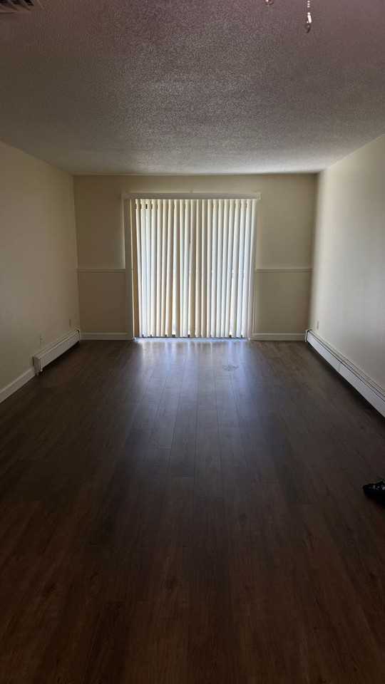 3233 Lakeside Dr - Photo 3 of 12