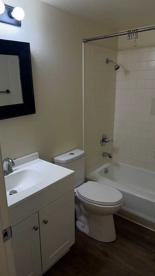 3233 Lakeside Dr - Photo 6 of 12
