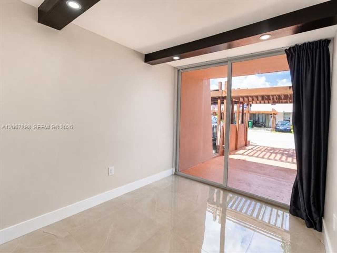 14124 14124 Kendale Lakes Cir th 14124 - Photo 4 of 38