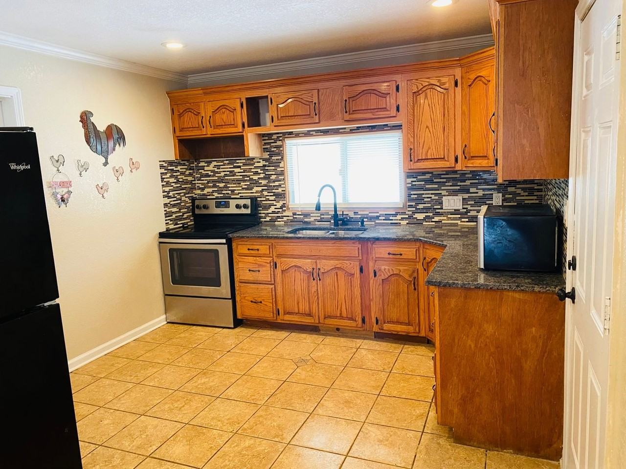 2632 E 9th St - Photo 2 of 16