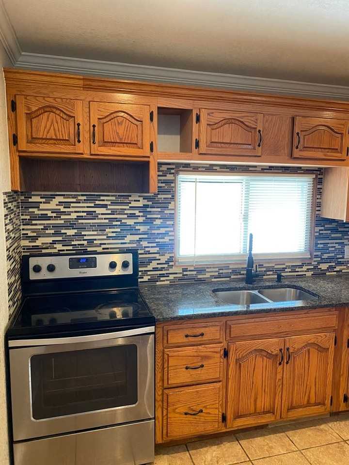 2632 E 9th St - Photo 3 of 16