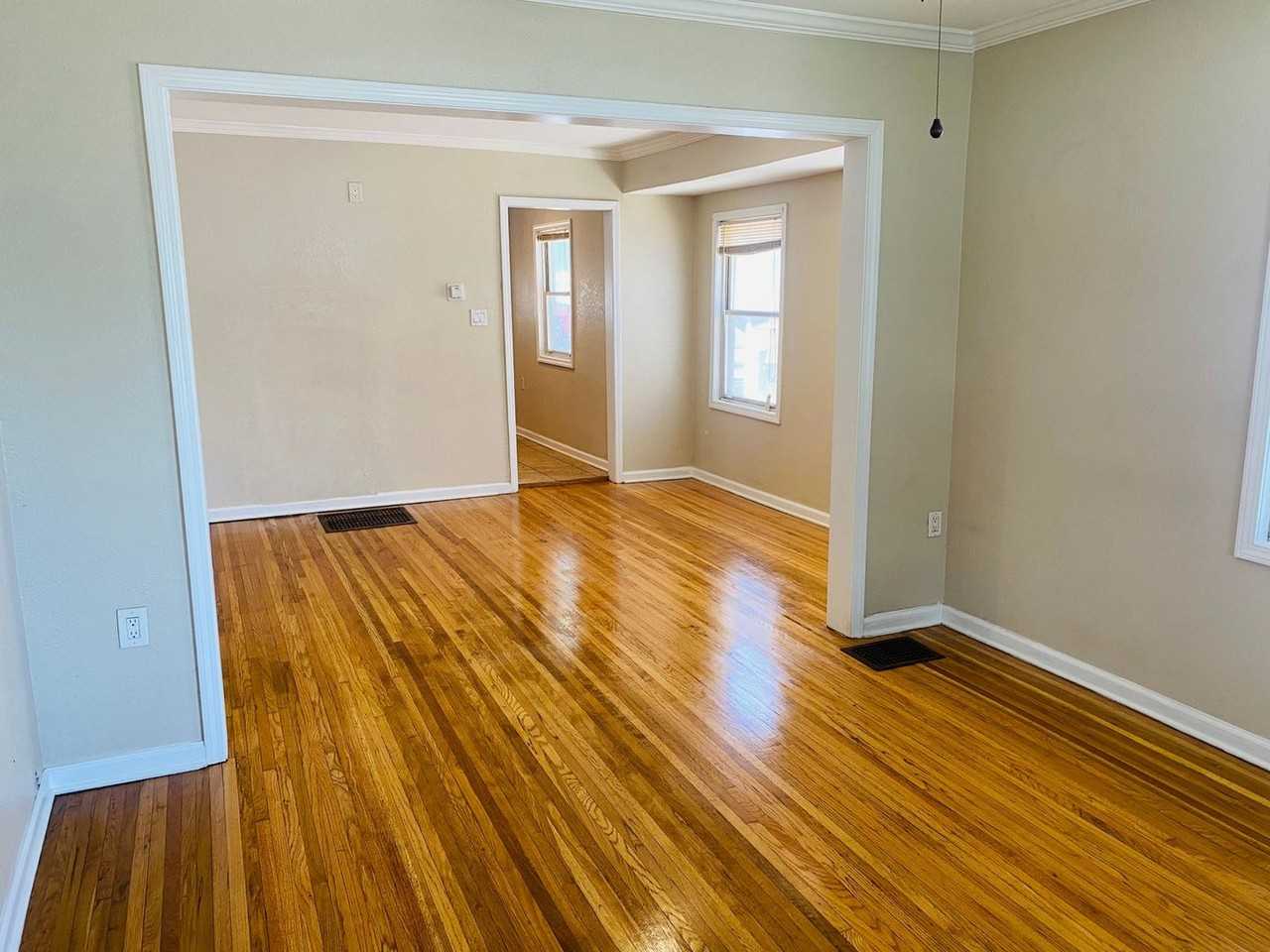 2632 E 9th St - Photo 6 of 16