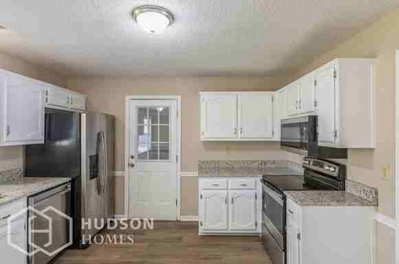 1424 Milestone Dr - Photo 4 of 17