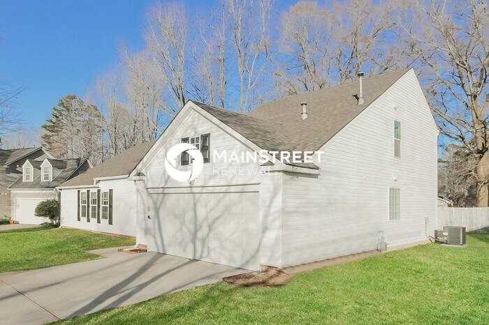 8106 Sheckler Ln - Photo 5 of 17