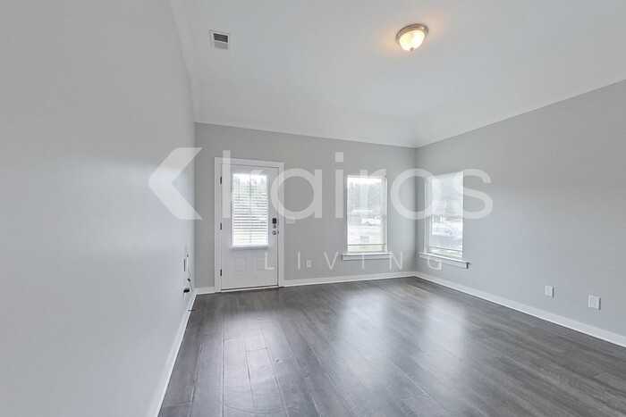 855 Maple Trce - Photo 4 of 24