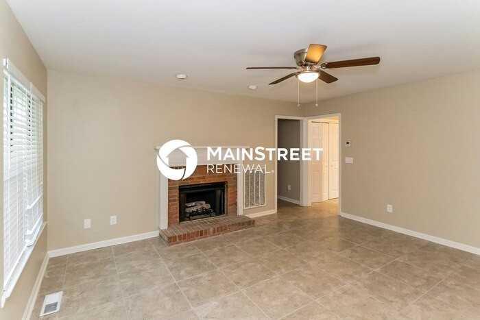 3345 Thomas Ln - Photo 3 of 15