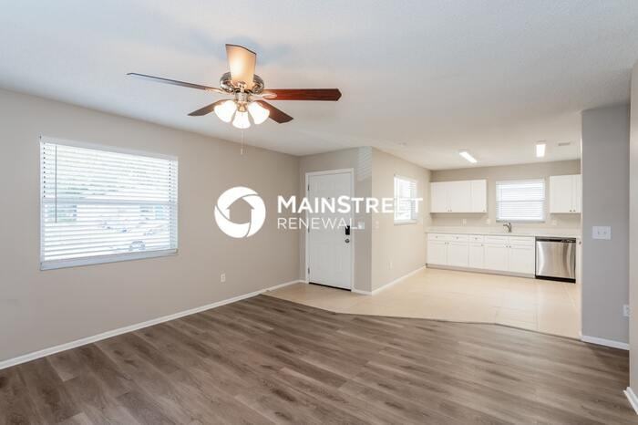 2540 25th St - Photo 3 of 16