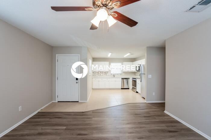 2540 25th St - Photo 4 of 16