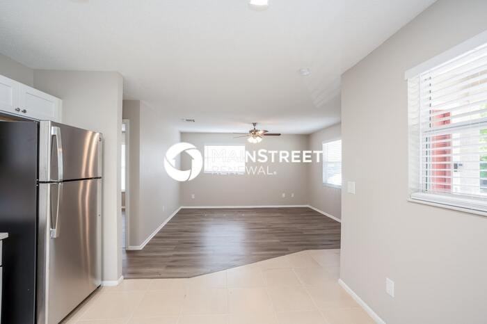 2540 25th St - Photo 5 of 16
