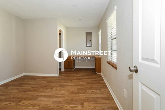 28419 Champion Oaks Dr - Photo 5 of 16