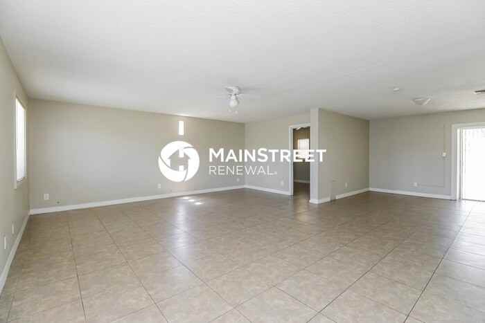 6232 W Rose Ln - Photo 3 of 16