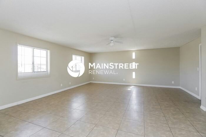 6232 W Rose Ln - Photo 4 of 16
