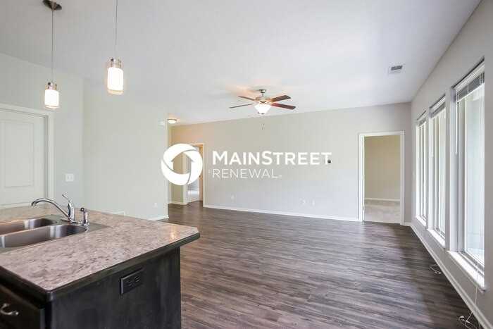 1508 Ne Jaclyn Dr - Photo 2 of 16