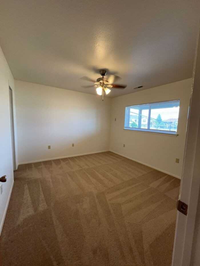 1192 Dakota Dr - Photo 5 of 6