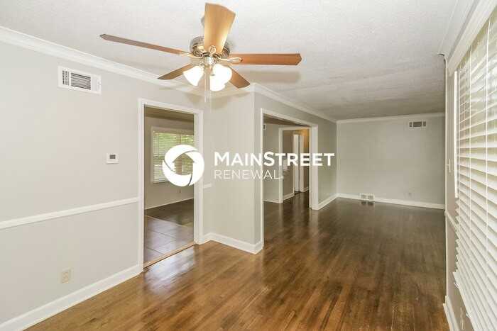 4570 E Dearing Rd - Photo 2 of 16