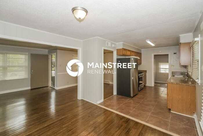 4570 E Dearing Rd - Photo 6 of 16